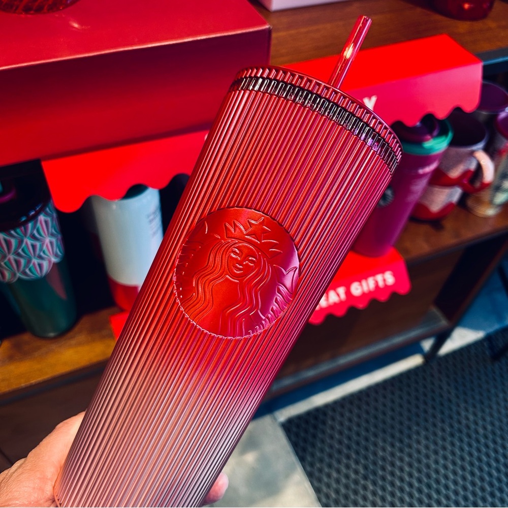 Starbucks Red Ombre Pleated Cup Holiday Iridescent Venti Cold Tumbler 24oz New